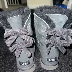 Short black uggs with bows on back